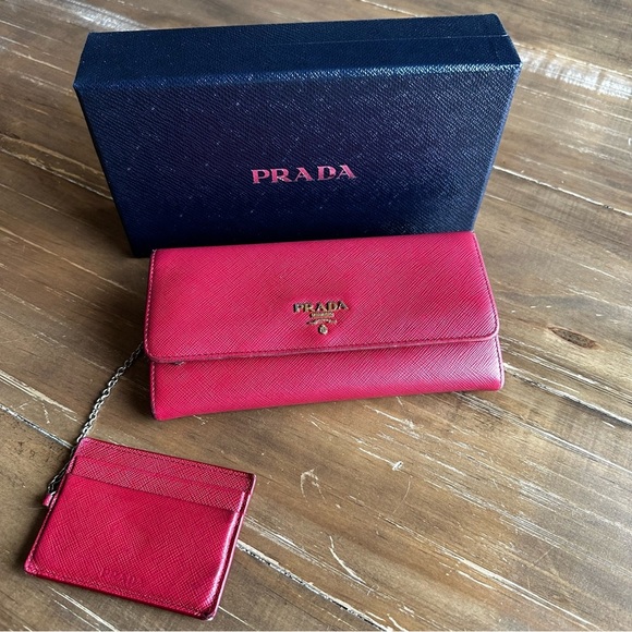 Authentic Prada Portafoglio Pattina 
Large Saffiano Leather Wallet Fiery Red - Picture 1 of 16